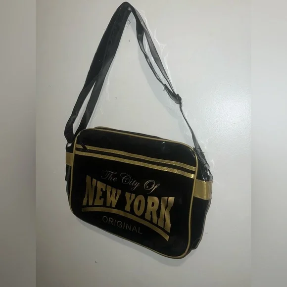 Rare. Robin Ruth The City of Newyork Bag NWT - Picture 3 of 11